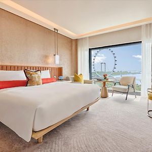 Zimmer mit Kingsize-Bett